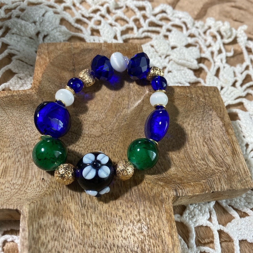 Hand Crafted Glass Beads Bracelet.